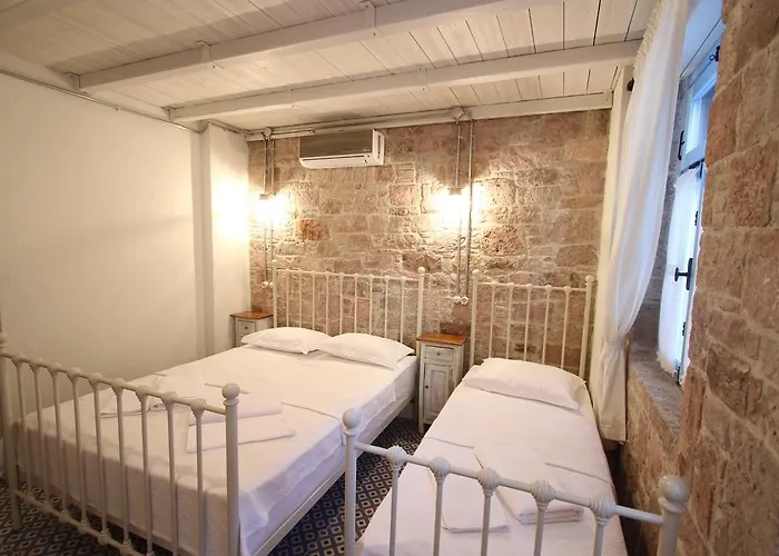 Cesmeli ホームステイ *